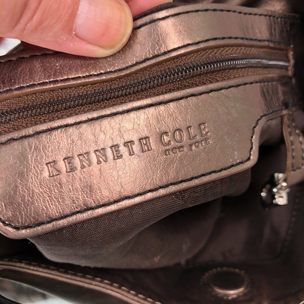 KENNETH COLE Metallic Shoulder Bag. EUC. - Picture 6 of 7